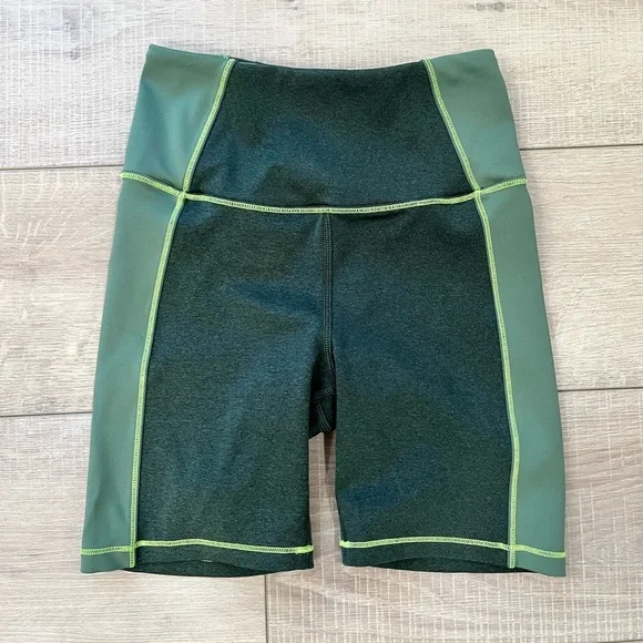 GOOD AMERICAN the dual life tonal biker shorts in heathered forest size 0 - Picture 2 of 14